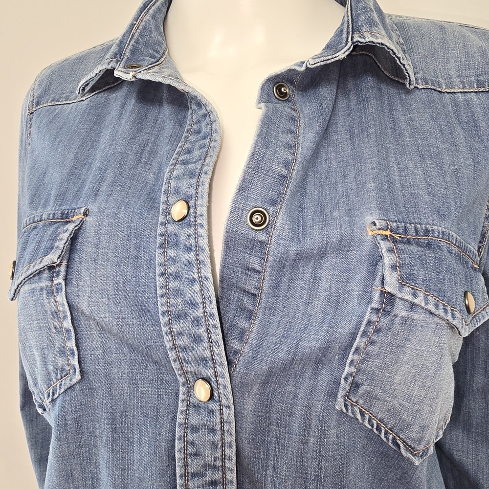J Crew Denim Shirt Size M Womens Pearl Snap Down Long Sleeve Western Preppy - Picture 4 of 10